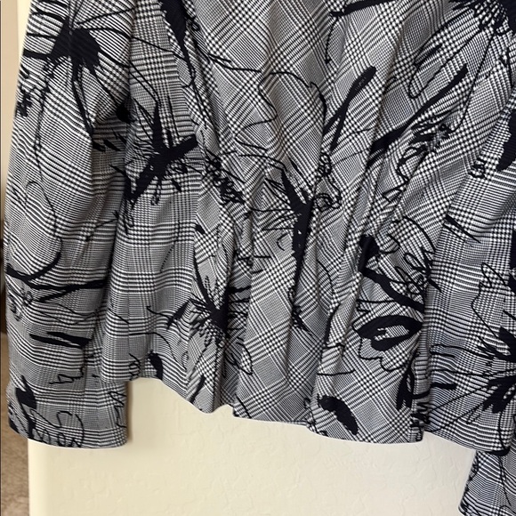 Escada Black & Gray Floral Blazer with 2 Button Front - Picture 8 of 16